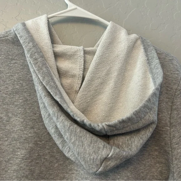 ⭐️Disney Parks Disneyland resort vintage look crop hooded sweatshirt size medium - Picture 4 of 16